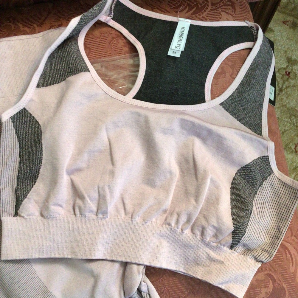 2HP💝Lovely Plum leggings & sports bra jogger set - Picture 5 of 10